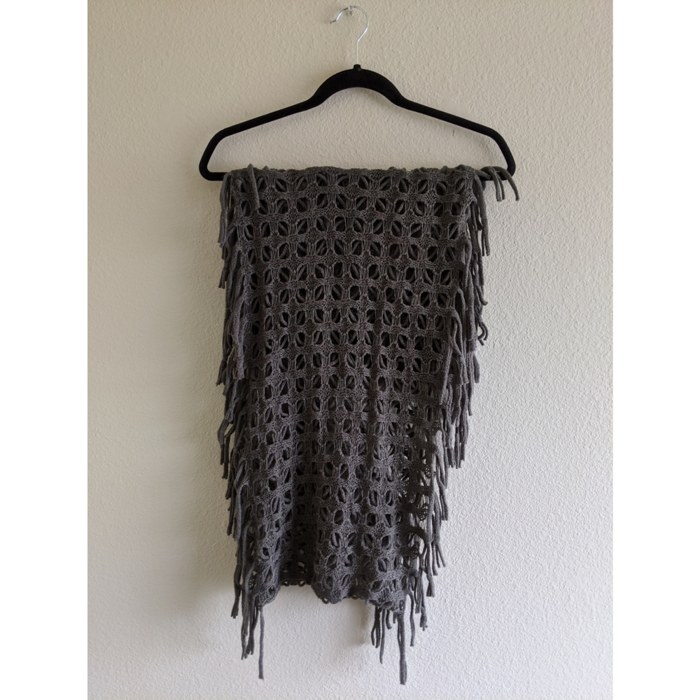 NEW Tilly's Gray Circle Scarf - Picture 3 of 4